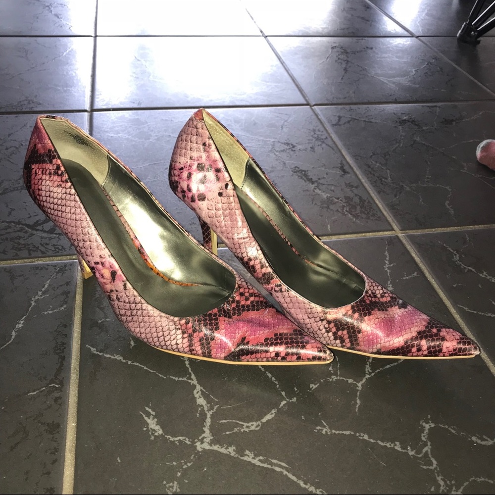 Nine West Purple Snake skin point heels